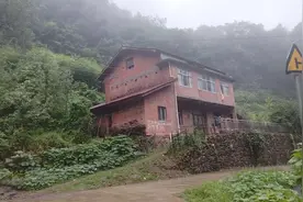 陕西女子住在大山里，山里下暴雨涨洪水了，看看她今天吃的什么饭视频封面
