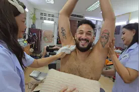 满身是毛的老外挑战刮毛，全程憋笑！视频封面