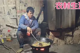 农村光棍勤劳朴实，一个人简单搞一道五花肉炒芹菜喝两杯视频封面