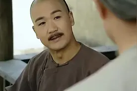 康熙吃包子不给钱还把店家的招牌改了，实则是给老板上了一课。视频封面