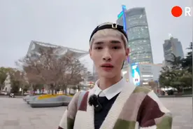 台湾网红钟明轩来大陆第三天，第三站上海，看到高楼大厦震惊了视频封面