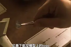 这位16岁的小男孩、两周考取律师执照、自学开飞机周游世界。