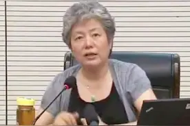 孩子无理哭闹，一对一教育，不打不骂管教孩子，引导他掌控情绪。