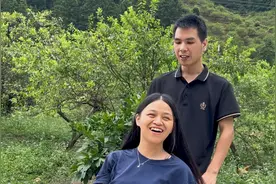 二胎怀孕八个多月了，小伙给孕妈理头发，剪短了很多瞬间精神多了视频封面