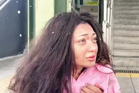 街头可怜流浪女，路遇好心大姐救助，精心打理转眼逆袭为绝世美女视频封面