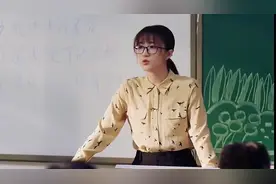 大伯去给侄子开家长会，当场跟老师怼起来。视频封面