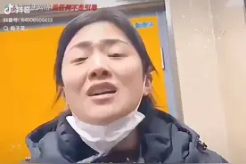 因妈妈不放心让6岁男孩进女厕所尿尿和女生起冲突视频封面