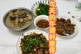 谁家有条件敢顿顿这样吃啊？土鸡，纯粮食猪肉，今天的午餐好奢侈