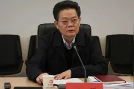 带着老婆孩子一起贪，一家6口全翻船！王群案让人看的心惊胆战！视频封面