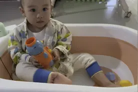 白裤子出去 黑裤子回来视频封面