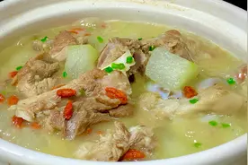 炖骨头汤时，切记不要直接下锅炖，教你一招，汤鲜肉香，营养好吃