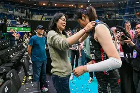 欧排联发布视频：朱婷在2025欧冠四强赛中大放异彩 ！视频封面