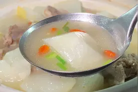 秋天要多喝萝卜排骨汤，教你详细做法，汤色浓白，不腥不柴超好喝视频封面