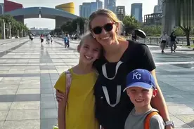 在香港工作的美国人也喜欢北上内地消费3（深圳）视频封面