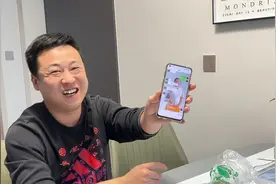 大壮从北京回家，进家就给媳妇转2000红包，媳妇高兴的请全家下饭