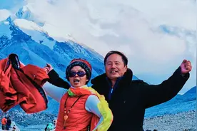 世界最高峰·珠穆朗玛峰！我们非常幸运的看到了珠峰的日照金山！视频封面