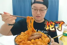 放纵餐:第一次吃芝士火鸡面，辣并坚强着