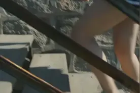 女孩独自去深山寻找男朋友，没想到等待她的确是噩梦视频封面