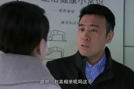 医院里偶遇情敌，男人一把将前妻抱在怀里，忘了两人已经离婚了视频封面