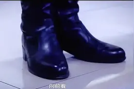 英姿飒爽的女兵日常训练，致敬军营里的巾帼英雄！视频封面