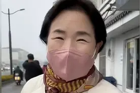 韩国婆婆来中国，被蔬菜价格惊呆，实现西瓜自由，直言不想回国！视频封面