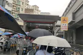 参观深圳大学，在学校餐厅吃饭得请学生帮忙刷卡，还有其他支付吗