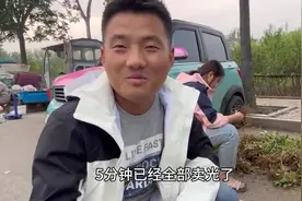远嫁媳妇进城卖农家菜，不到一小时被抢光，看究竟挣了多少钱？