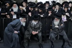 犹太人不吃猪肉，把养猪市场引进中国。