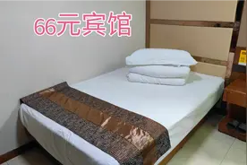 西宁市夏季天气凉爽，在火车站附近住66元宾馆，晚上吃份牛肉炒饭