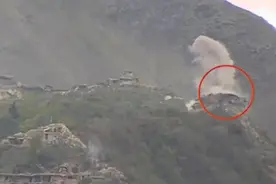 印巴再次交火！巴方炸毁印控地区哨所双方战机对峙 巴军舰实弹演视频封面