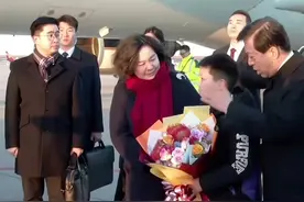 现场教学如何送花   佩通坦来华获高规格礼仪接待