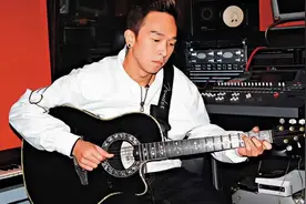 黄家强狂炸跨年晚会，《海阔天空》戳中数万歌迷的痛点