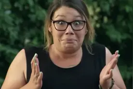 爆笑街头整蛊路人 电工触电了视频封面