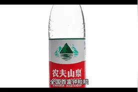 钟睒睒（shǎn），1954年12月出生于浙江杭州，祖籍浙江诸暨。视频封面