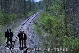 几个高中生课间不上学，竟跑来外面偷铁轨造火箭 #励志电影视频封面