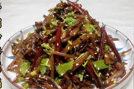 酱油炒芥菜丝，主食百搭，就算配米粥也保证你多喝两口，酱香开胃视频封面