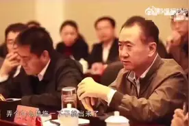 丹寨县长提出利润不带走，王健林说“干脆每年给你五个亿得了”！视频封面