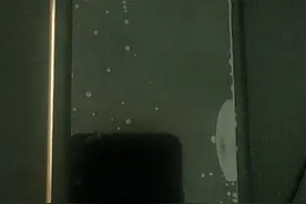 这就是抖音平台直播间售卖的欺诈消费者的准新机，实际是二手机！视频封面