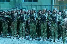 🚨震撼现场！武警特警队列训练，震撼人心！视频封面