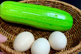 葫芦炒鸡蛋是绝配，教你一个神仙吃法，天天吃都不腻，清淡又下饭