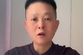 女看男看毛，男看女看腰，女人酒窝深，男人成群跟。