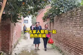 姥姥从上海回来，一起到舅姥爷家聚会，一大家人聚在一起真热闹😊