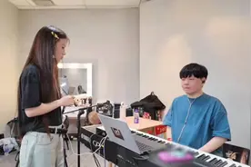 单依纯《李白》练唱版火出圈！魔性旋律引热议，女版常石磊诞生！