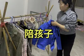 这个时节也是水果成熟的季节，杏子很甜，又到期末了，好好陪孩子视频封面