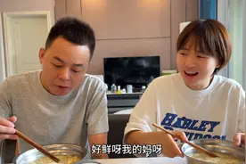 鸡枞菌王是有多大？一朵菌子够4个人吃？你们见过比这更大的吗？视频封面