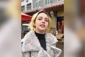 这俄罗斯妮在河南农村大放厥词？咋回事？视频封面