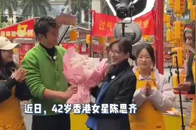 香港艺人陈思齐摆摊卖鸡爪，曾是TVB御用丫鬟，回应港姐头衔视频封面