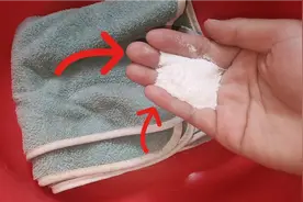 不管毛巾多脏多油，只要撒一把，污渍自动往下流，立马洁净如新视频封面