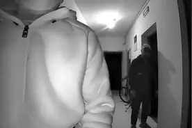 合肥高新区近期发生多起，小偷撬门，入室盗窃案！视频封面