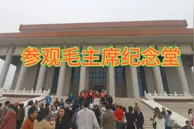 参观毛主席纪念堂老人军人残疾人可走绿色通道，免费提供轮椅推车